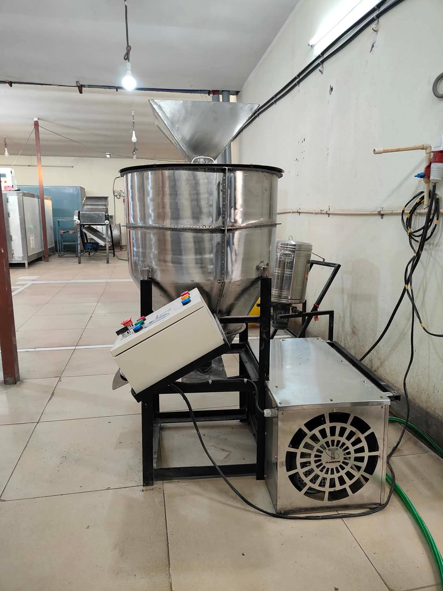 Industrial Vertical Feed Mixer Machine Gallery 3