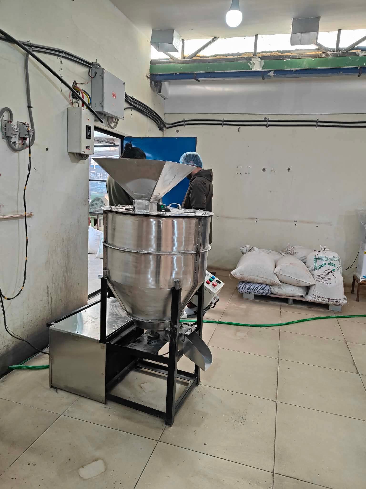 Industrial Vertical Feed Mixer Machine Gallery 1